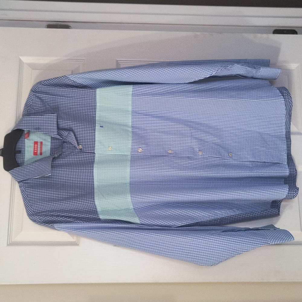 Izod men's long sleeved shirt